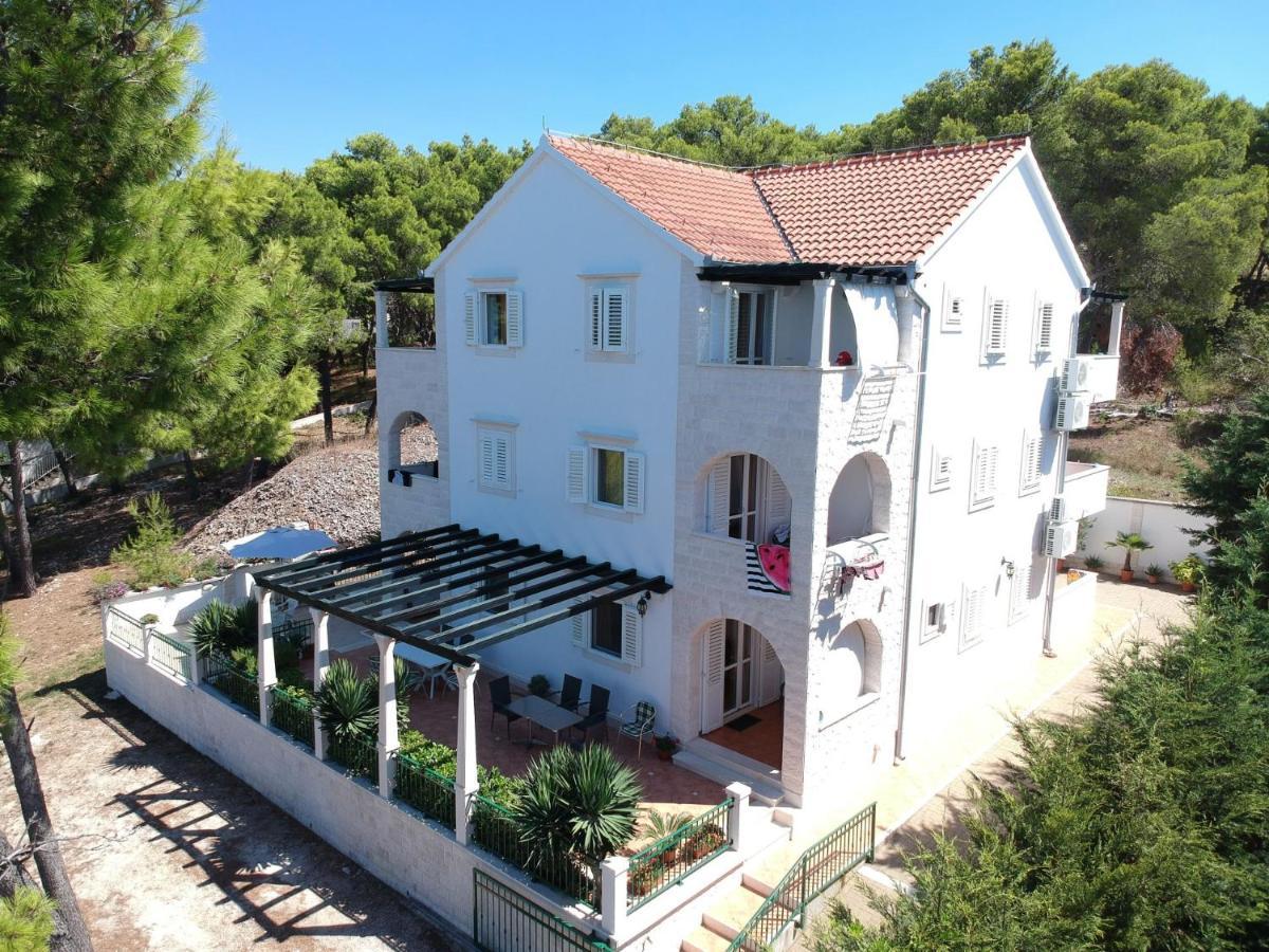 Apartments Villa La Riva - Seafront Accommodation Sutivan Exterior photo