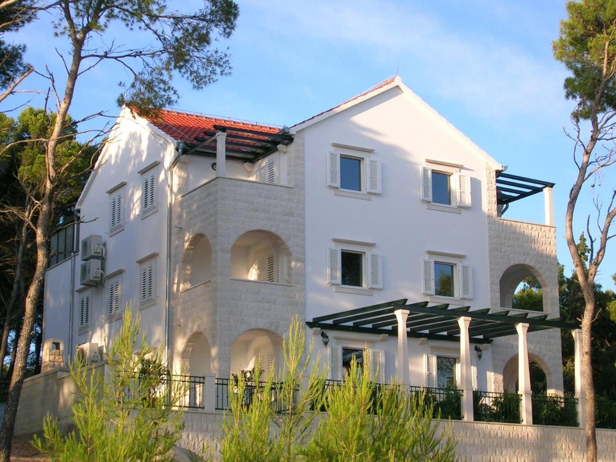 Apartments Villa La Riva - Seafront Accommodation Sutivan Exterior photo